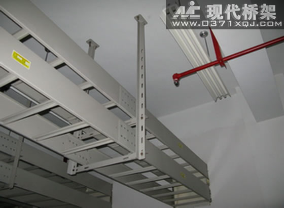 梯式电缆桥架双层安装示例